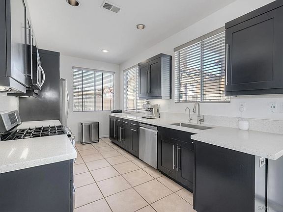 5th image of 1084 Forest Lake Dr