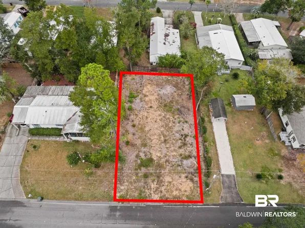 1610 Martinez Dr, Lillian, AL 36549