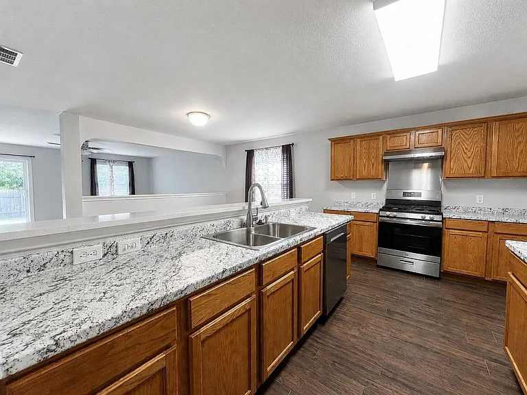 15001 Bigelow Dr — Photo 7