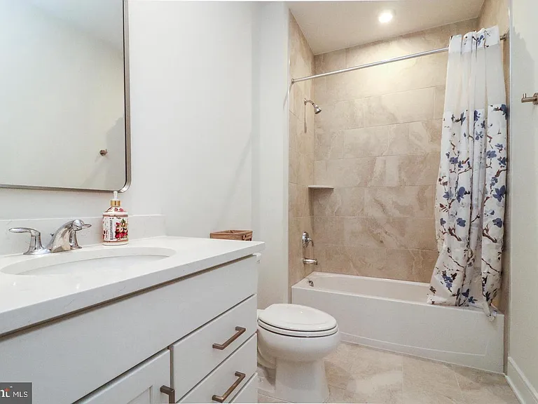21740 Charing Cross Ter — Photo 26