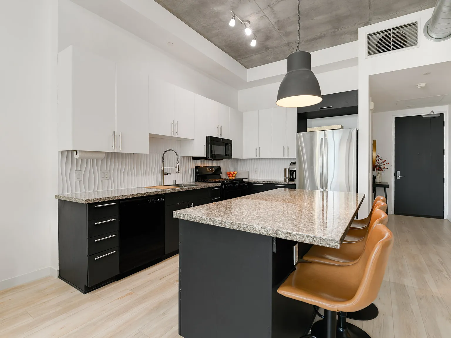 2 bed, 1027 sqft, $3,999 — Photo 4