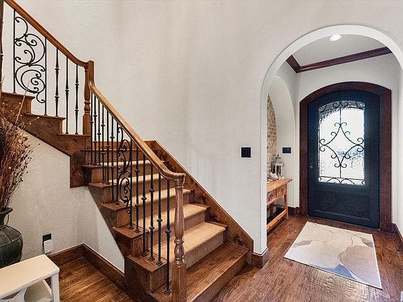 4th image of 920 Nottingham Rd