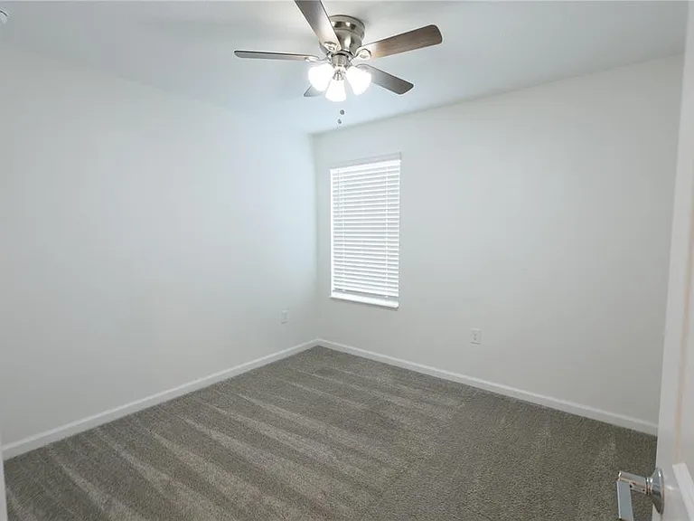 1821 Heart Lake Dr — Photo 33