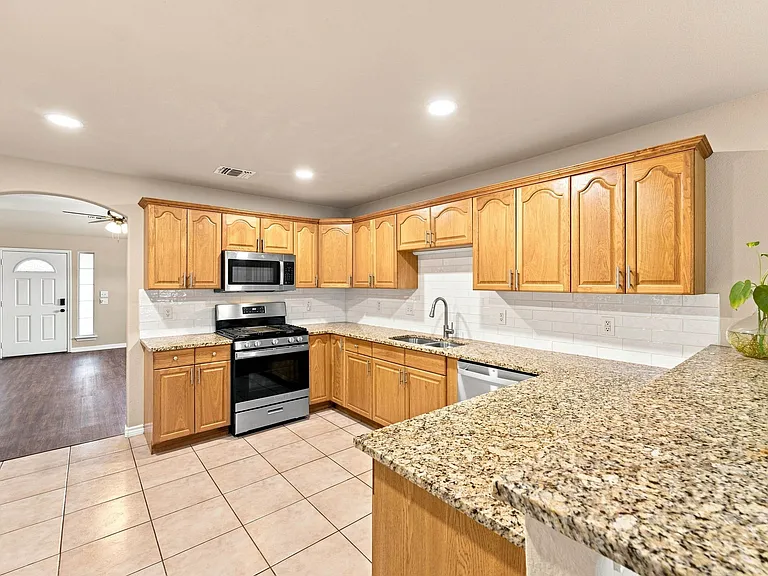 11707 Jarvis Dr — Photo 10