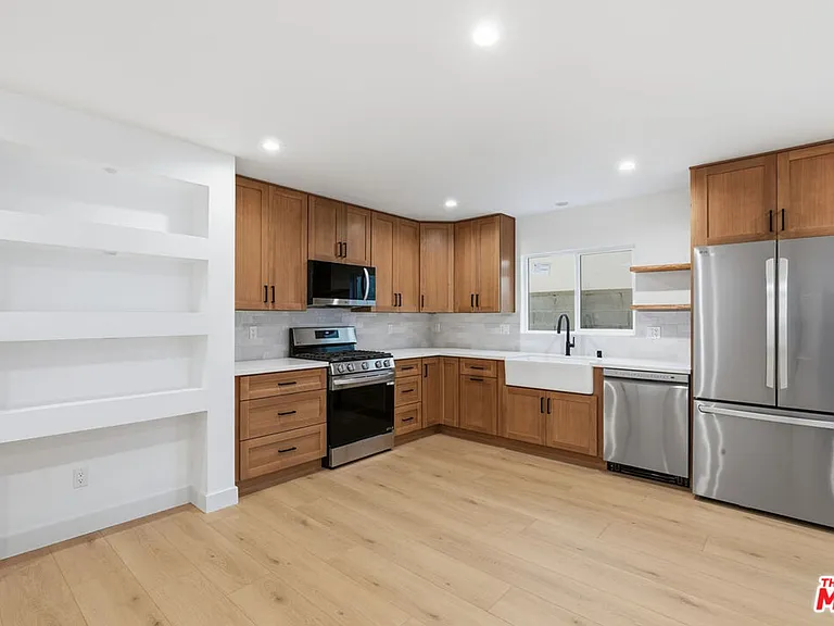 3431 Edgehill Dr — Photo 8