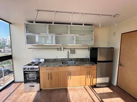 2nd image of 1431 University Ave APT 202