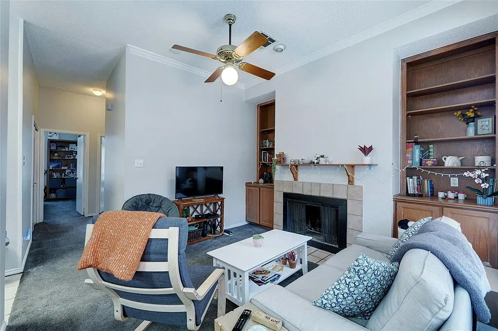 2802 Nueces St Apt 202 — Photo 1