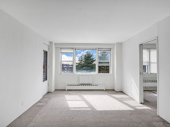 2nd image of 5900 Arlington Ave APT 4U