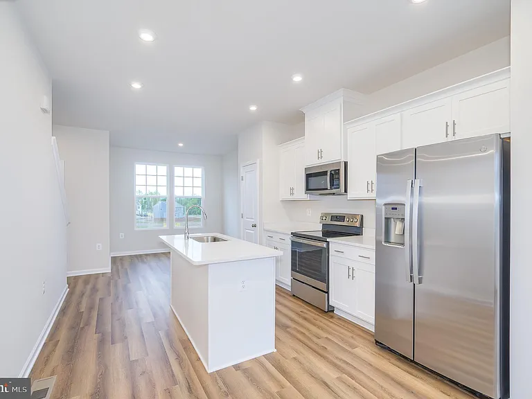 82 Coolidge Ave — Photo 11