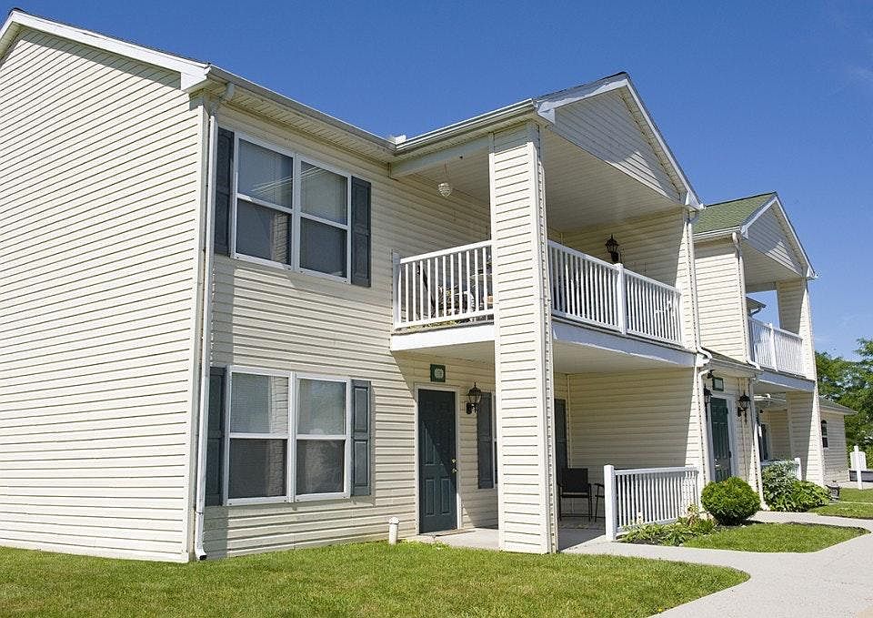 1st image of 146 Springwood Dr #3