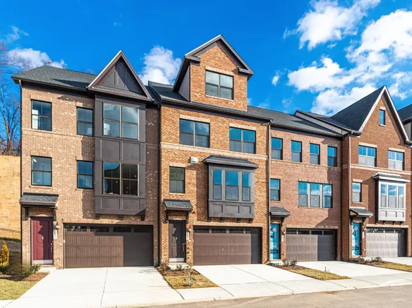 2826 Hokie Ln, Alexandria, VA 22306
