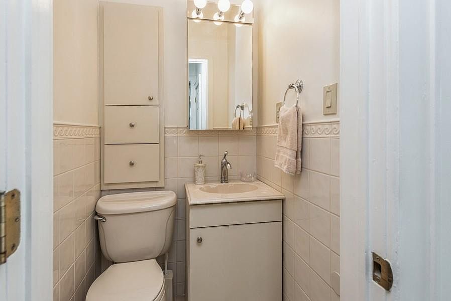 1st image of 120 Cedar Ave #1