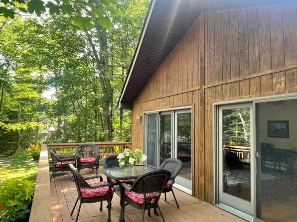 2 Azalea Ter, Nesquehoning, PA 18240