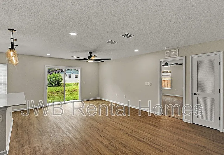9144 9th Ave — Photo 4