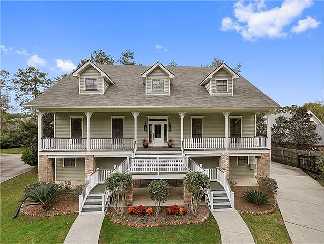 1st image of 302 Vine Ct