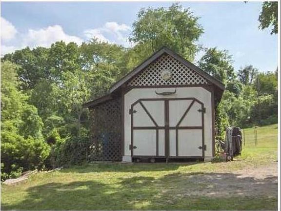 4th image of 24 Woodcrest Ln