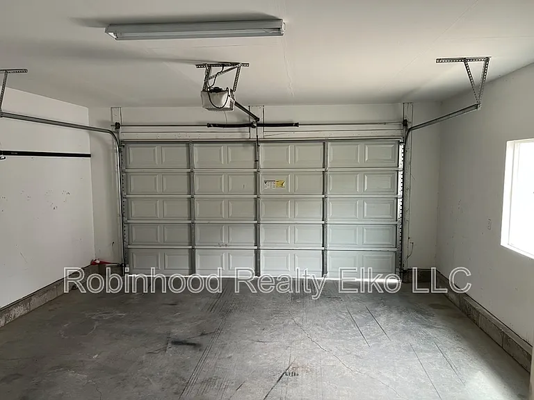 214 Brookwood Dr — Photo 13