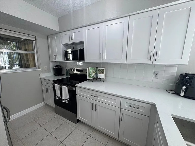 621 Windrush Bay Dr #621 — Photo 16