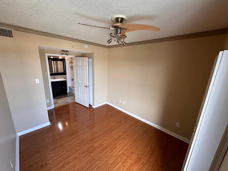 199 14th St NE #801 — Photo 3
