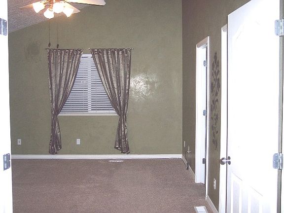 Master bedroom_04122016
