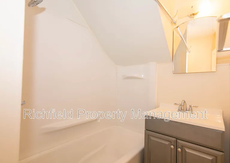 1562 Clinton St — Photo 10