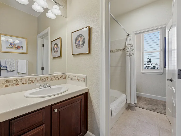 5940 Cour Saint Michelle — Photo 29