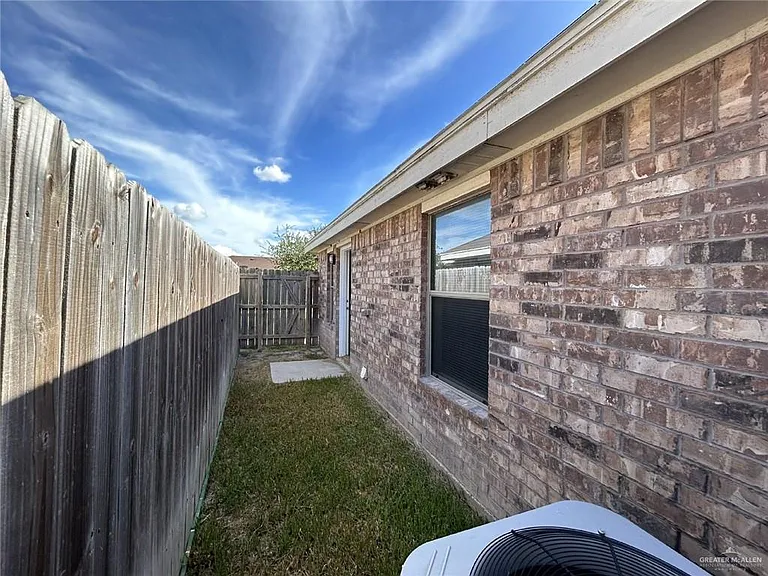 2913 Linda Vista St #C — Photo 13