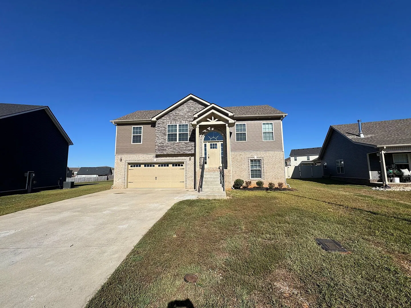 Gorgeous 4 Bedroom Home! — Photo 2