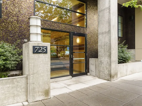725 NW 10th Ave APT 305, Portland, OR 97209
