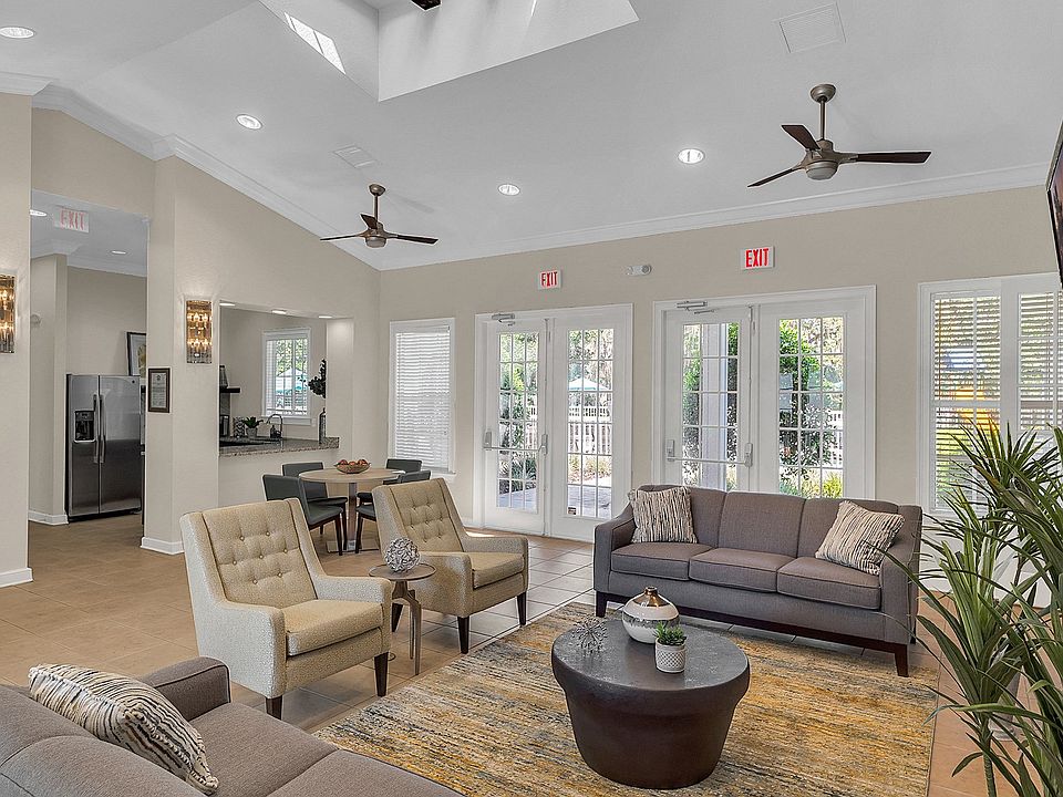 Clubhouse Entertainment Space