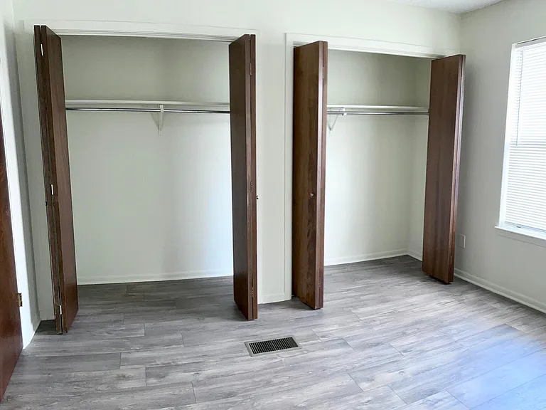 300 Lucy Ln — Photo 11