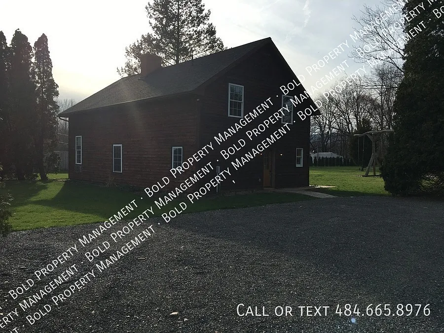 Building Photo - 101 Schubert Rd