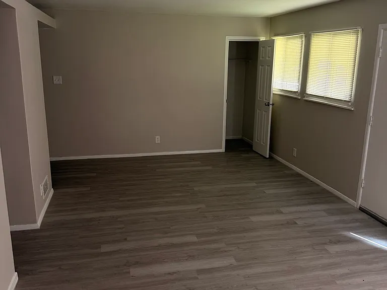 182 Monteith Cir — Photo 3