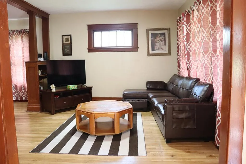 Willow Ave — Photo 2