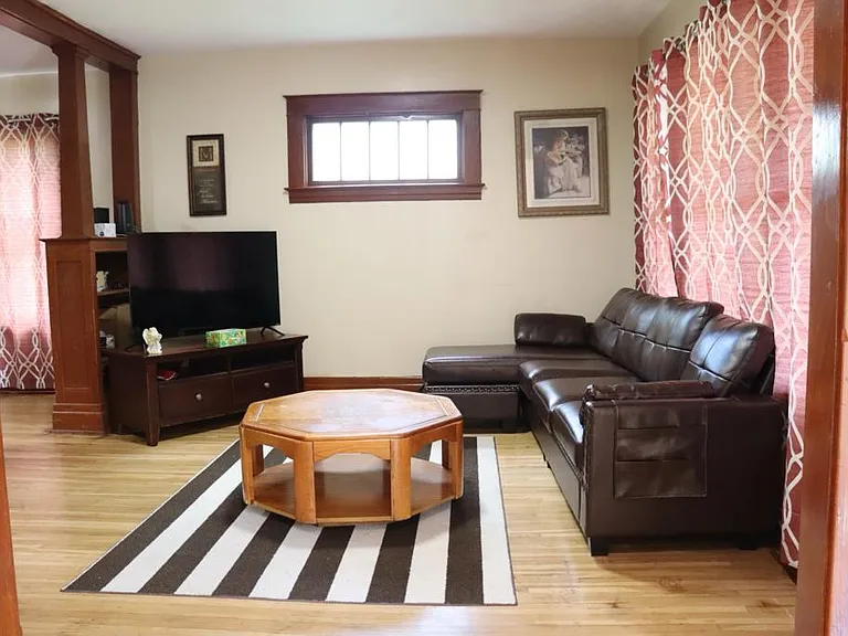 1130 Willow Ave #1 — Photo 2