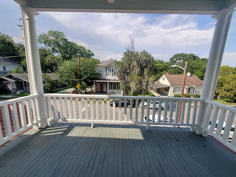 2402 Lincoln St — Photo 6
