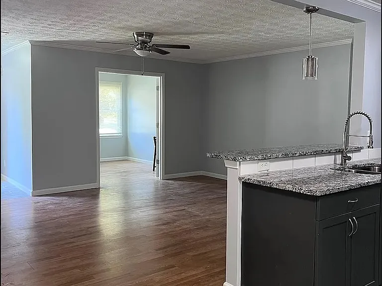 1916 Patterson Cir — Photo 6