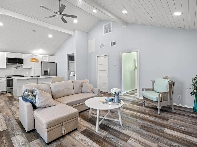 4106 Kent Dr — Photo 3