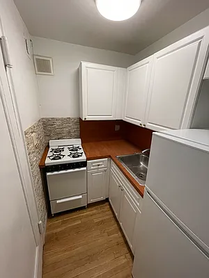 Rented by Gotham City Realty Group | media 7