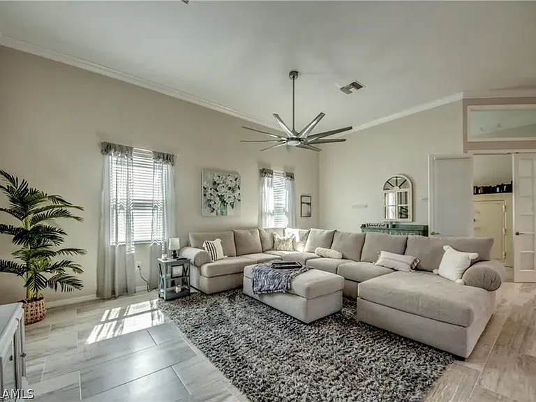 2409 SW 39th St — Photo 9