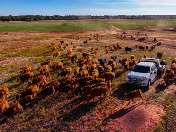 180000 N 2600th Rd, Walters, OK 73572