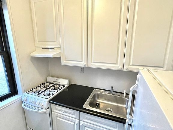 5th image of 117 E 71st St APT 2E