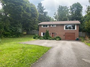 1052 Elgin St, Newmarket, ON L3Y 3C1