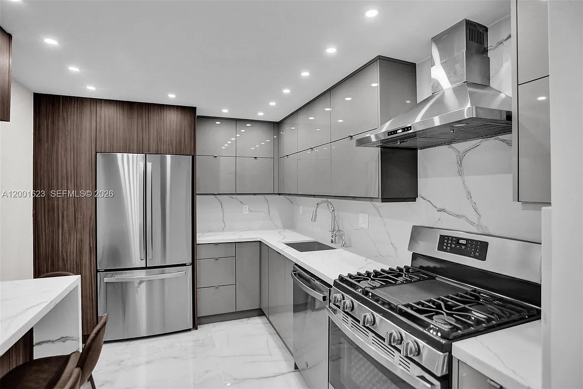 Building Photo - 2030 S Ocean Dr #718
