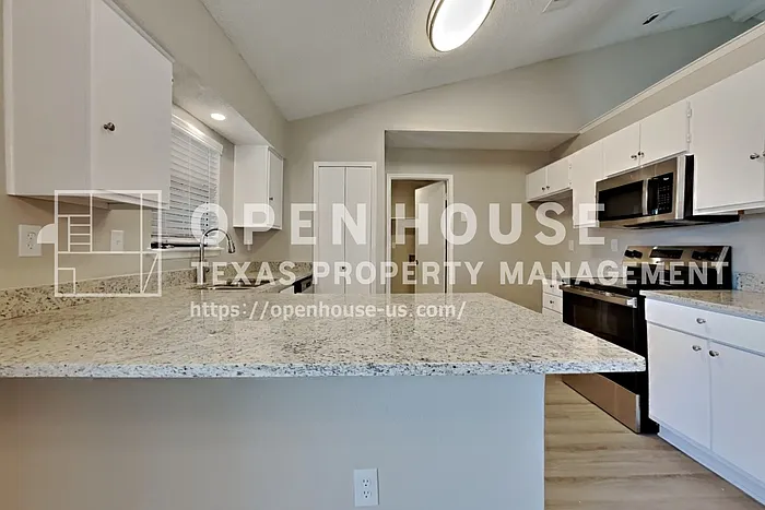 3 bed, 2.0 bath, 1276 sqft, $2,050 — Photo 4