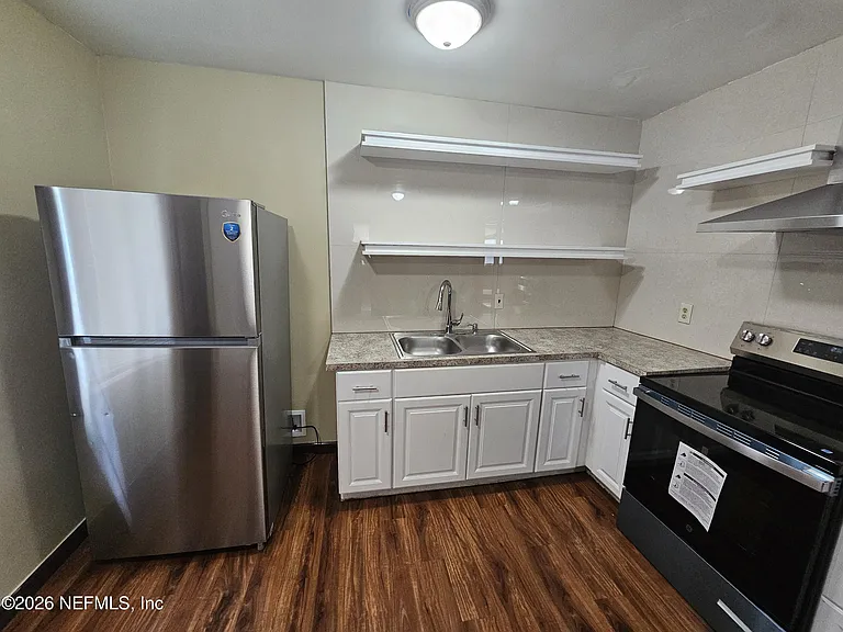 444 Alder St — Photo 4