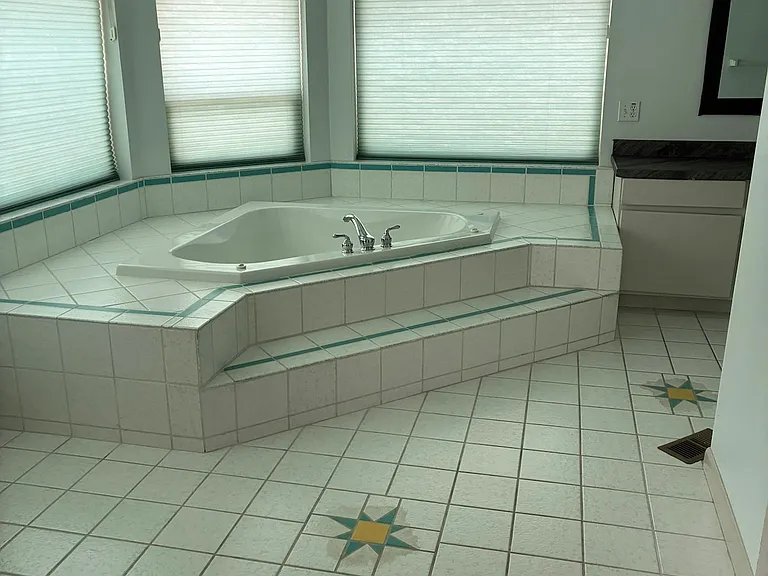 2092 Colonial Dr #BC — Photo 2