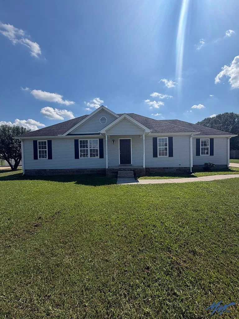 3 bed, 2.0 bath, 1264 sqft, $1,750 — Photo 1