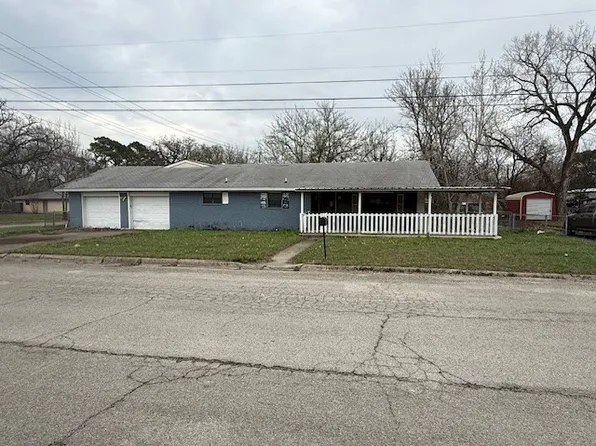 1217 N Lamb St, Bowie, TX 76230