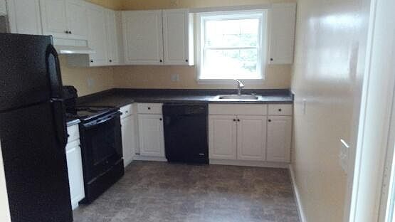 2nd image of 4 Knollwood Dr APT 1